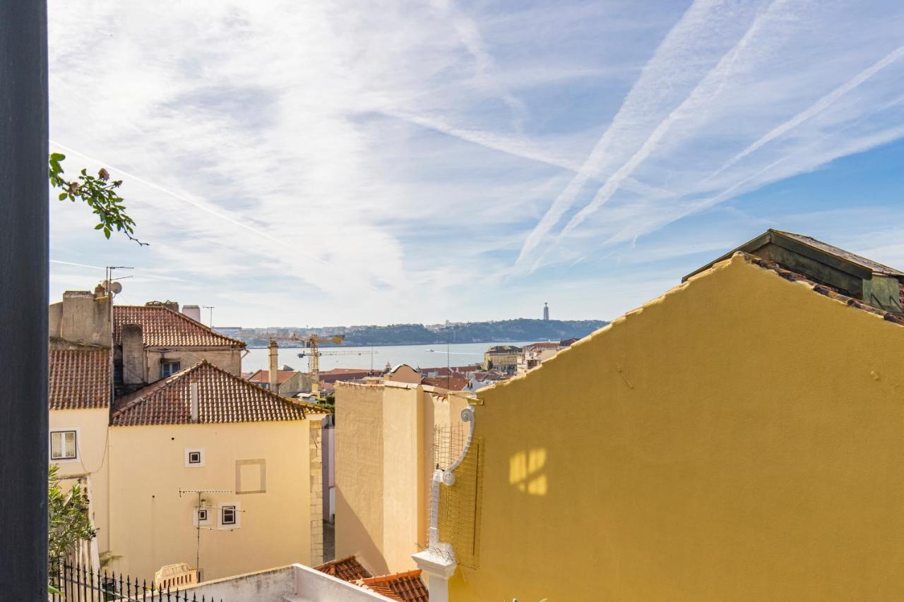 Castelo Design Aparment W/ Balcony & Super View By Lovelystay リスボン エクステリア 写真