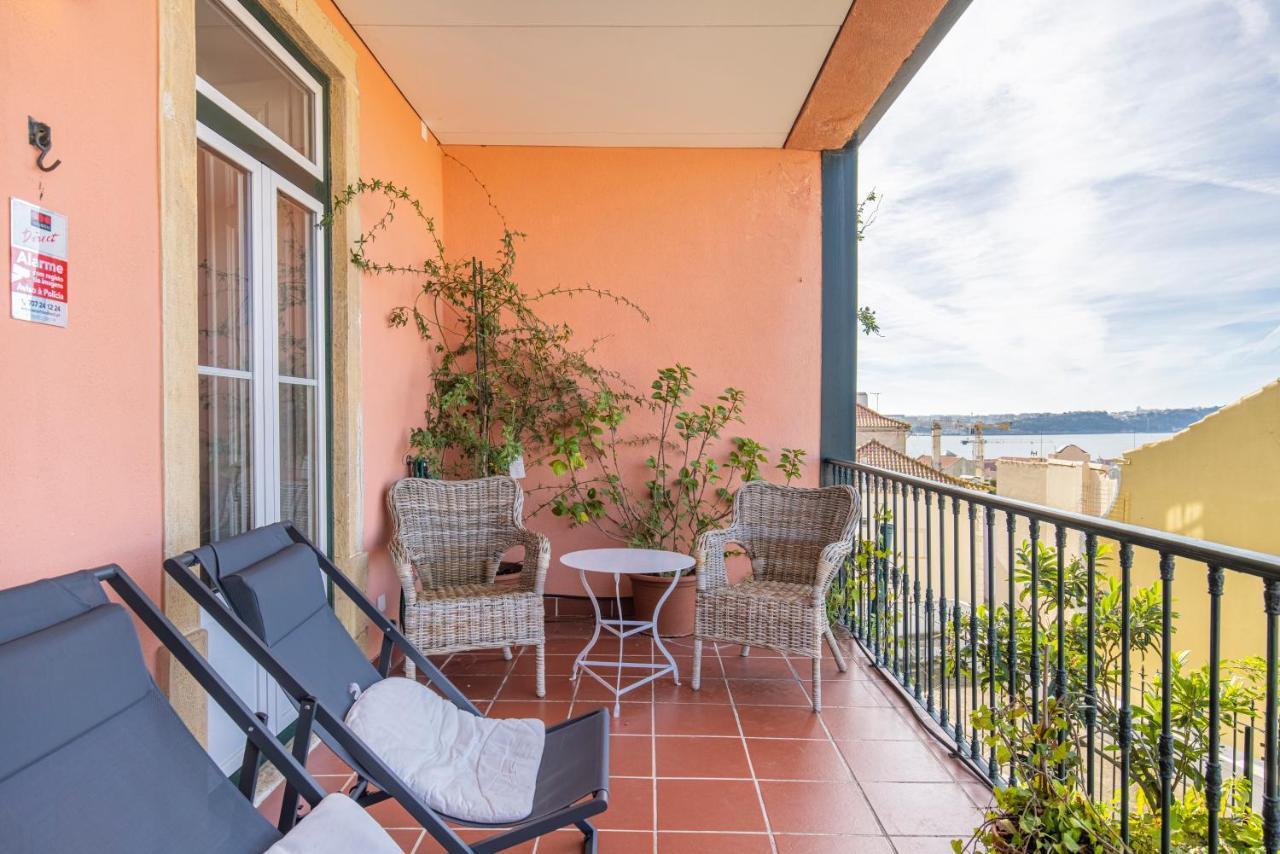 Castelo Design Aparment W/ Balcony & Super View By Lovelystay リスボン エクステリア 写真