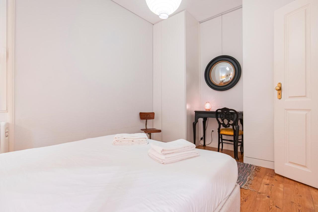 Castelo Design Aparment W/ Balcony & Super View By Lovelystay リスボン エクステリア 写真